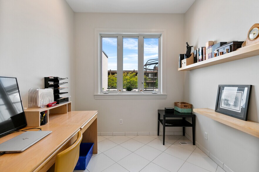 More Photos Of 839 Erie E, Windsor Restaurant For Sale