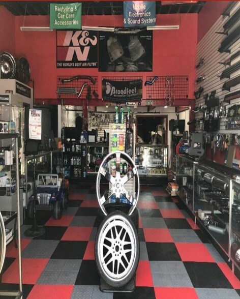 More Photos Of 110 Jericho Tpke, New Hyde Park Showroom For Lease