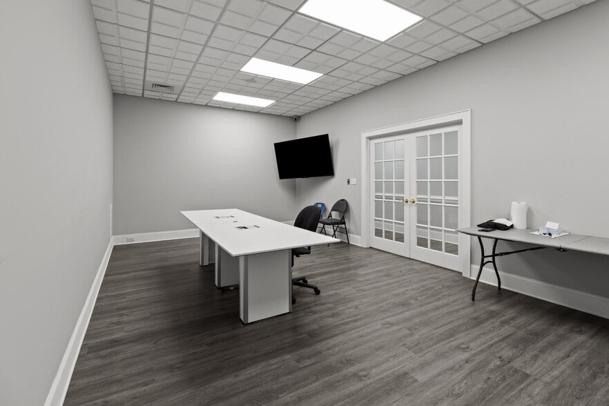 More Photos Of 147 Cedar Pointe Dr, Mooresville Research And Development For Lease