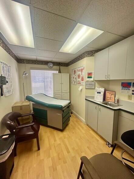 More Photos Of 5939 Virginia, New Port Richey Medical For Sale