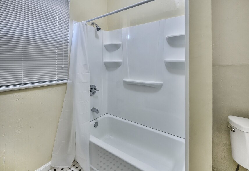 More Photos Of 721-729 S Alvarado St, Los Angeles Apartments For Lease