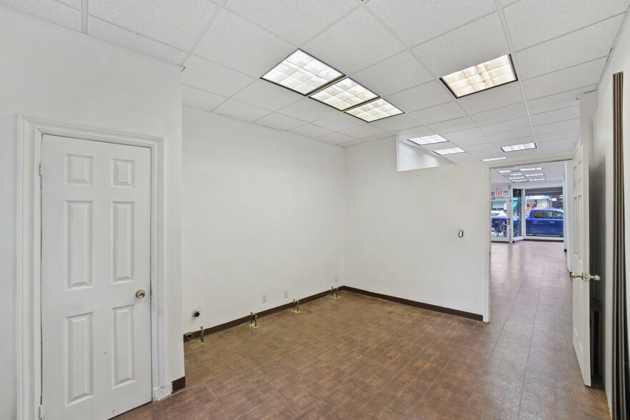 More Photos Of 685 Manhattan Ave, Brooklyn Storefront Retail Residential For Lease