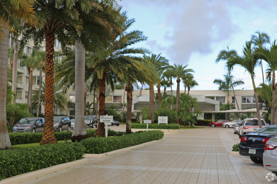 Primary Photo Of 44 Cocoanut Row, Palm Beach Medical For Sale