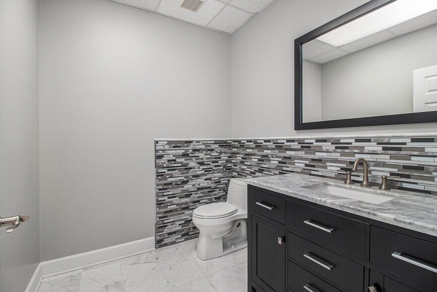More Photos Of 1580 Warsaw Rd, Roswell Office For Sale