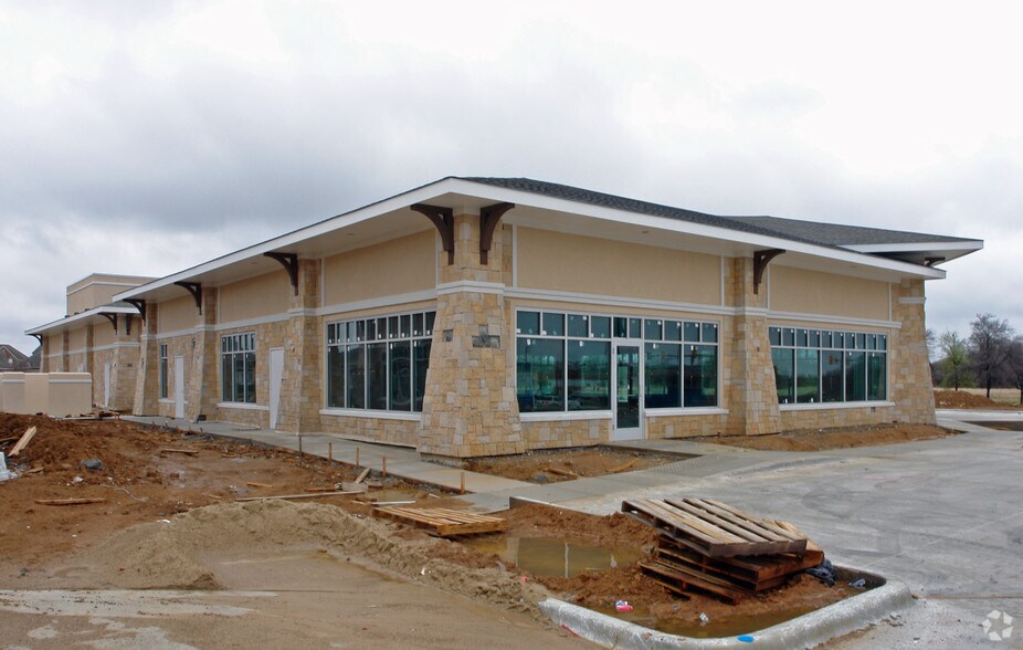 More Photos Of 8861 Davis Blvd, Keller Medical For Lease