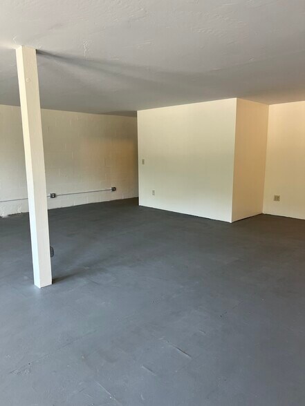 More Photos Of 48017 Highway 58, Oakridge Storefront For Sale