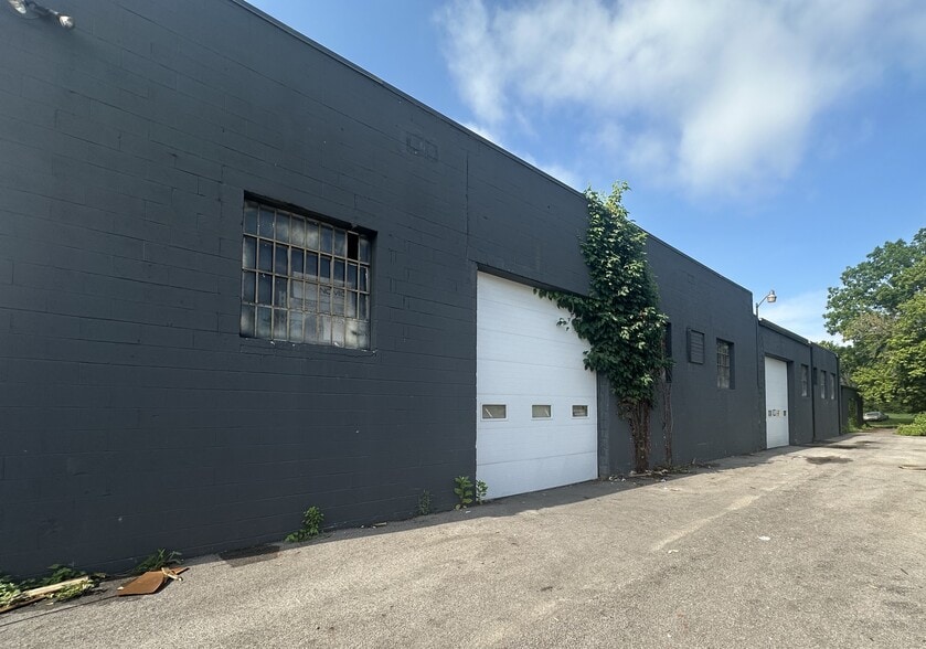 More Photos Of 1954-1956 Walnut St, Columbus Unknown For Lease