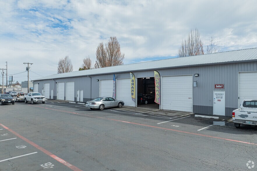 More Photos Of 3790 Silverton Rd NE, Salem Warehouse For Lease