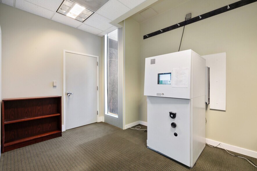 More Photos Of 580 E Main St, Norfolk Office For Lease