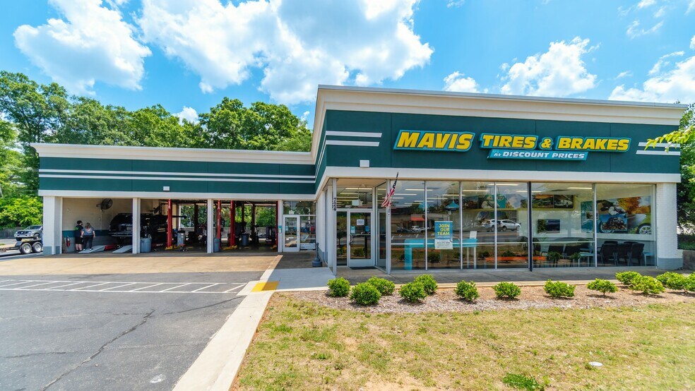 Primary Photo Of 724 Cherry Rd, Rock Hill Auto Repair For Sale