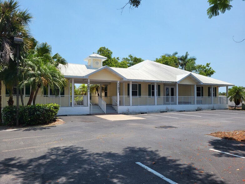 More Photos Of 12851-12853 Banyan Creek Dr, Fort Myers Office For Lease