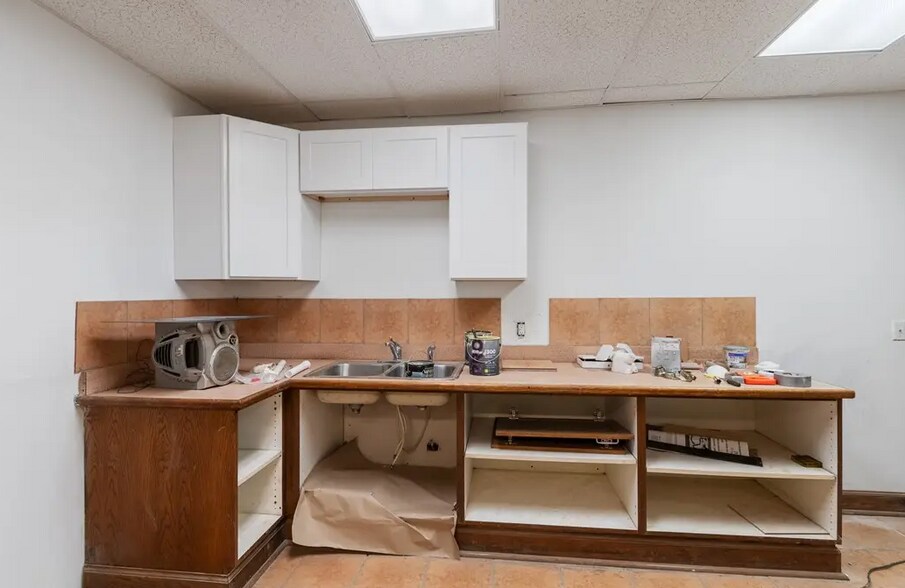 More Photos Of 395 Maple St, Rochester Office For Sale