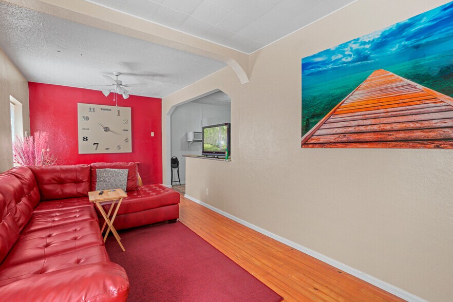 More Photos Of 10108 Socorro Dr, El Paso General Retail For Sale