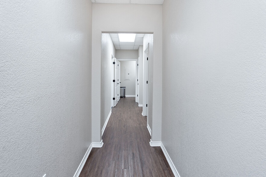 More Photos Of 6724 Paluxy Dr, Tyler Office For Lease