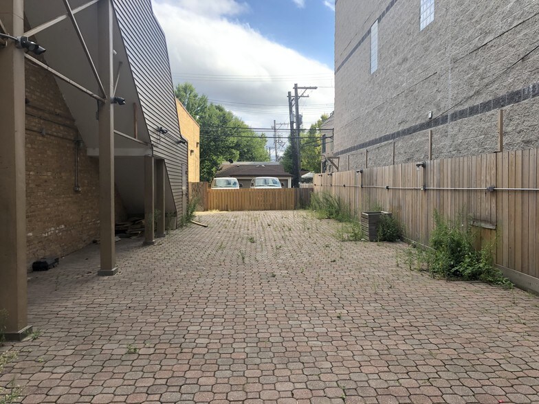 More Photos Of 1441-1445 W Fullerton Ave, Chicago Restaurant For Lease