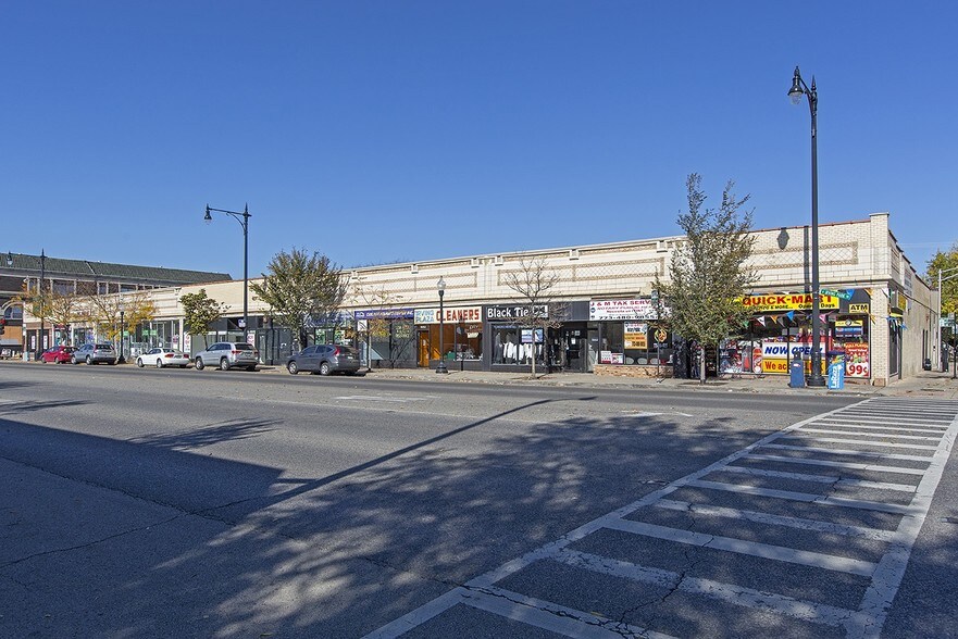 More Photos Of 3530-3558 W Irving Park Rd, Chicago Storefront For Lease