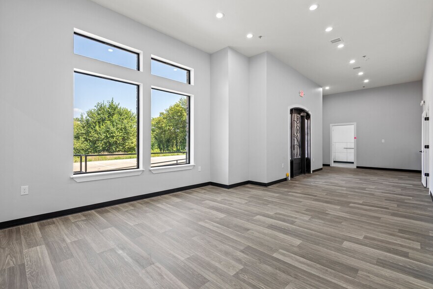 More Photos Of 800 N Plano Rd, Richardson Office For Sale