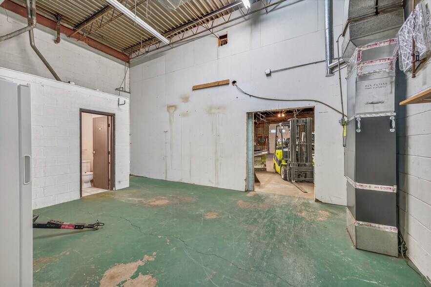 More Photos Of 5201 Lakeland Ave N, Minneapolis Industrial For Sale