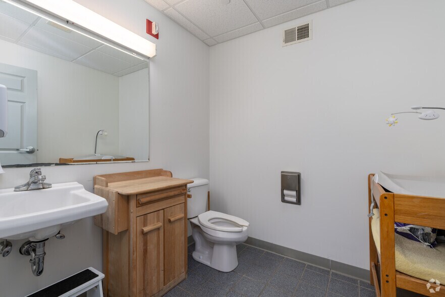 More Photos Of 118 Portsmouth Ave, Stratham Unknown For Lease