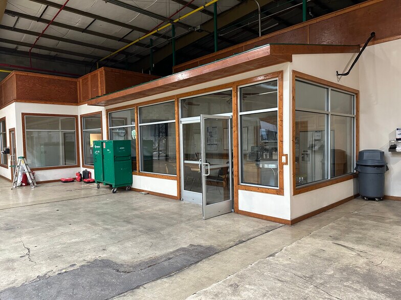 More Photos Of 3830 Corporate, Petersburg Manufacturing For Sale