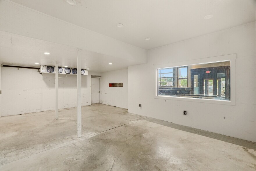 More Photos Of 4110 S Bowdish Rd, Spokane Light Distribution For Sale
