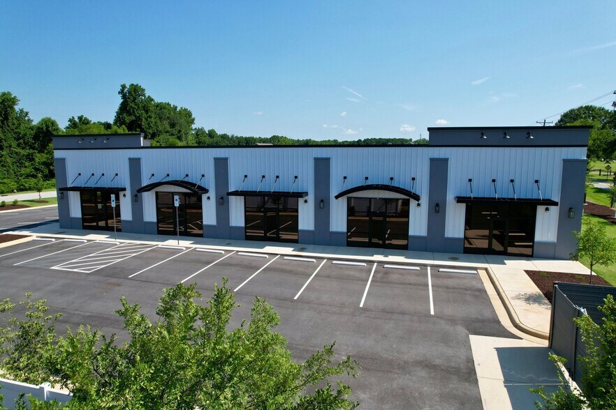 More Photos Of 982 Adams Point Dr, Garner Flex For Lease