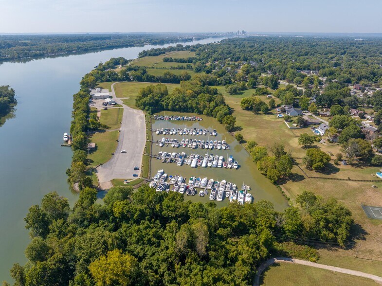 More Photos Of 4000 Utica Pike, Jeffersonville Marina For Sale