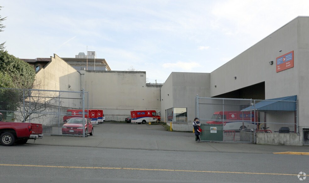 More Photos Of 601-621 Discovery St, Victoria Medical For Lease