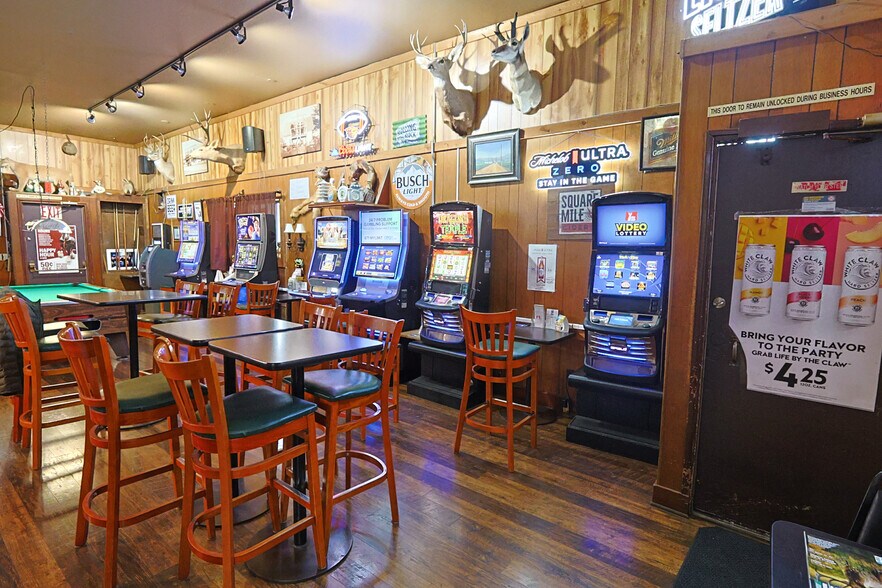 More Photos Of 702 Newmark St, Coos Bay Bar For Sale