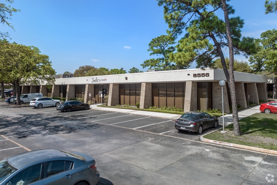 More Photos Of 8554 Katy Fwy, Houston Unknown For Lease