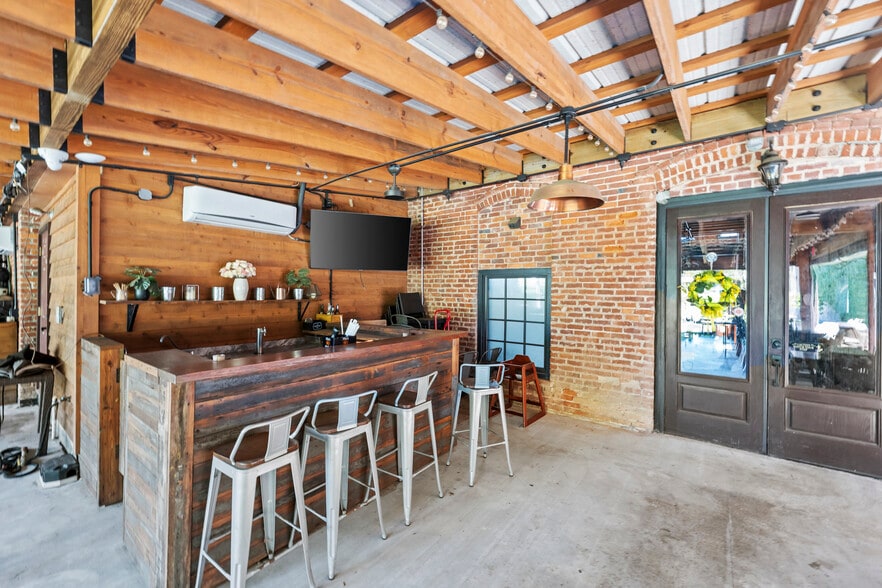 More Photos Of 219-221 N Parler Ave, Saint George Restaurant For Sale