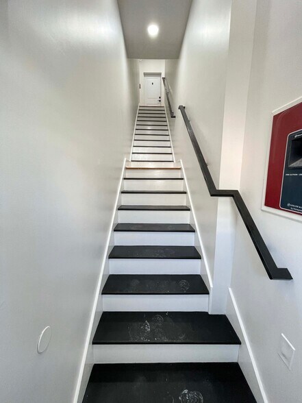 More Photos Of 309 S 60th St, Philadelphia Storefront Retail Residential For Lease