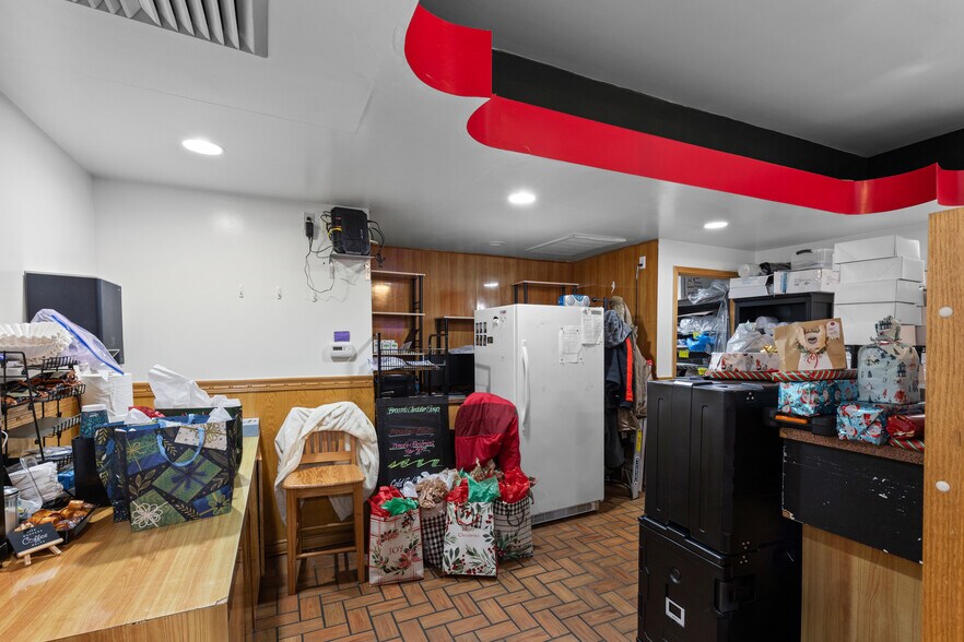 More Photos Of 3052 Belmont St, Bellaire Storefront Retail Office For Sale