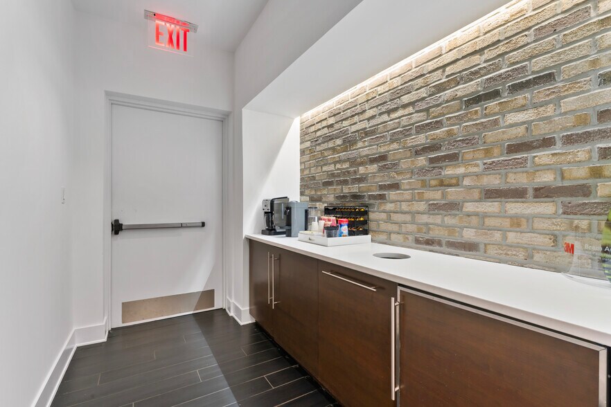 More Photos Of 7500 West Side Ave, North Bergen Warehouse For Lease