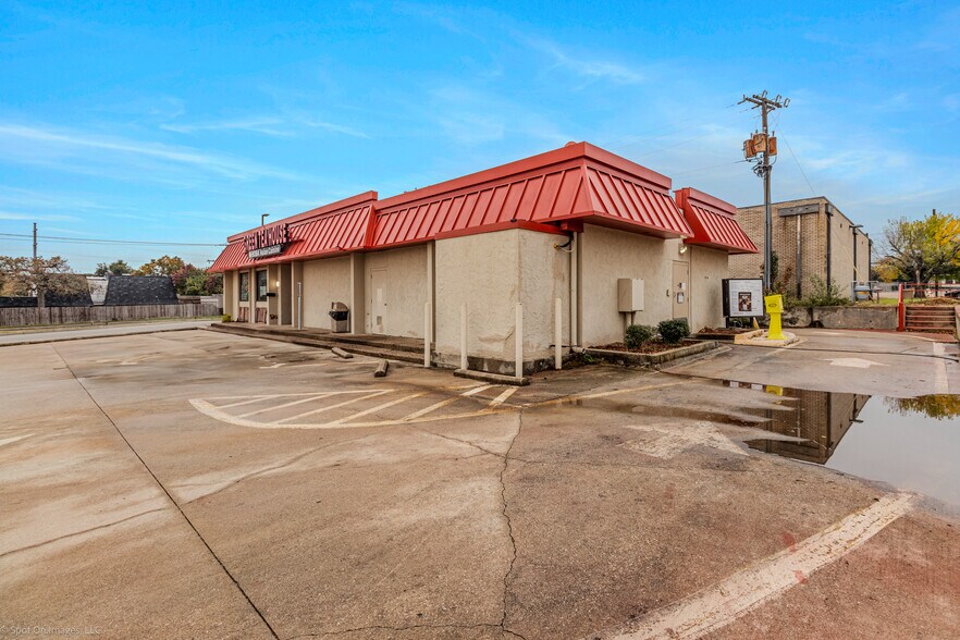 More Photos Of 645 Harwood Rd, Bedford Restaurant For Sale