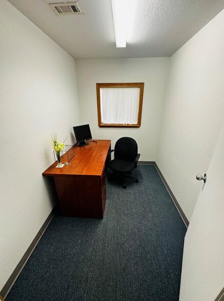 More Photos Of 8424 N HWY 69, Pollok Flex For Sale