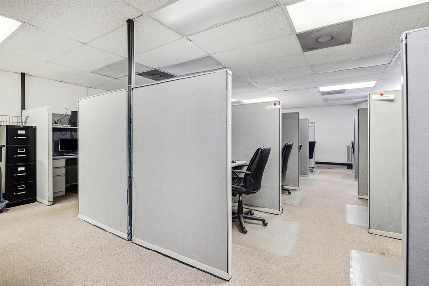 More Photos Of 1702 Townhurst Dr, Houston Office For Lease