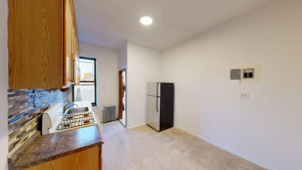 More Photos Of 954 Manhattan Ave, Brooklyn Apartments For Sale