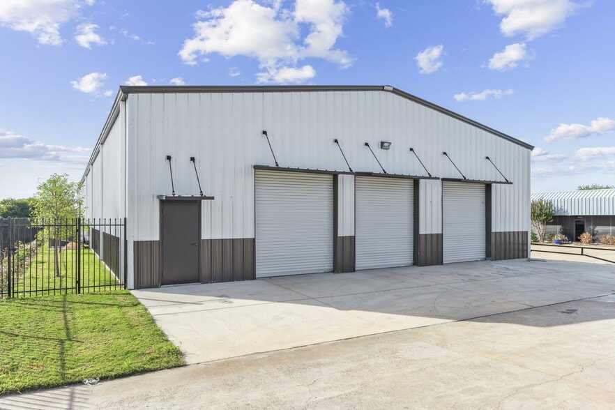 More Photos Of 3305 Century Dr, Rowlett Showroom For Sale