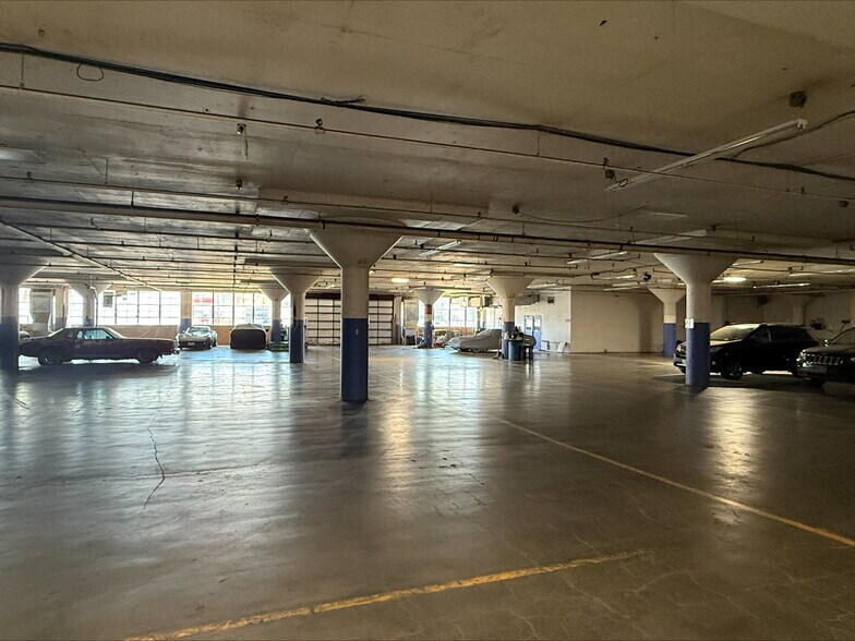More Photos Of 301 W 3rd St, Sterling Manufacturing For Lease
