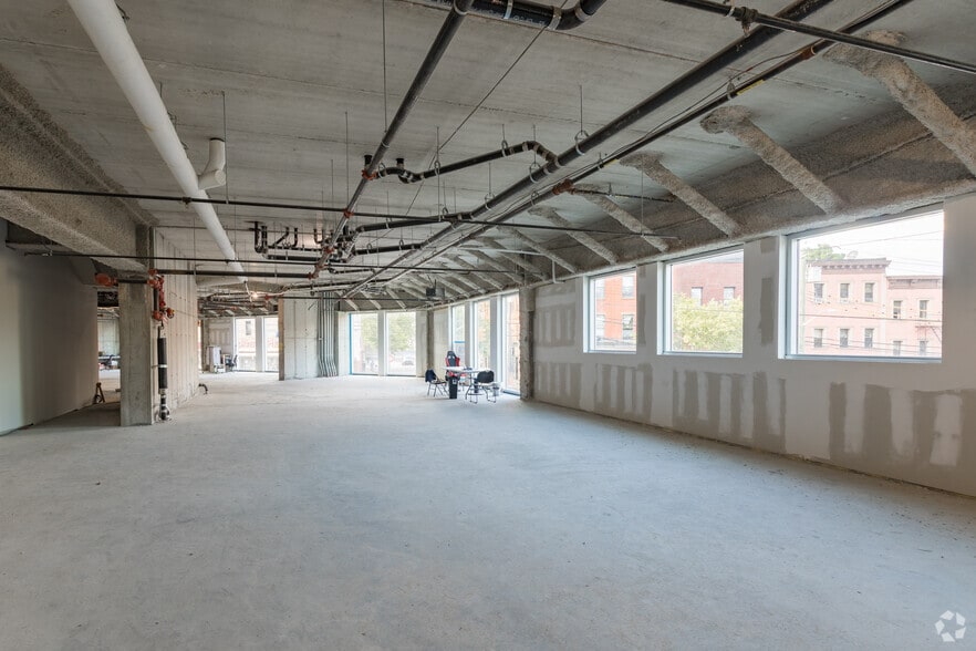 More Photos Of 38 Victory Blvd, Staten Island Office For Lease