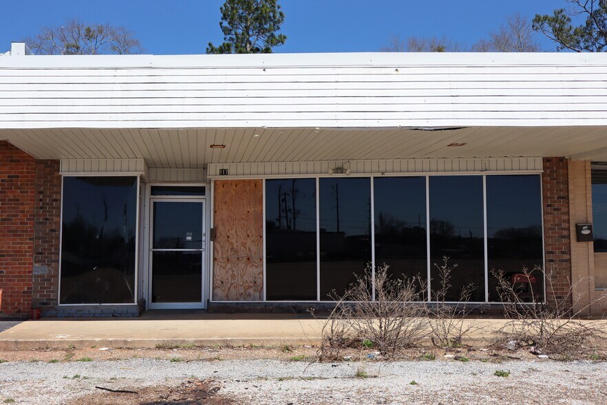 More Photos Of 501 Plaza Dr, Enterprise Storefront Retail Office For Sale