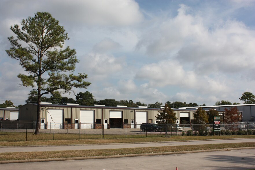 More Photos Of 11126-11130 Neeshaw Dr, Houston Warehouse For Lease
