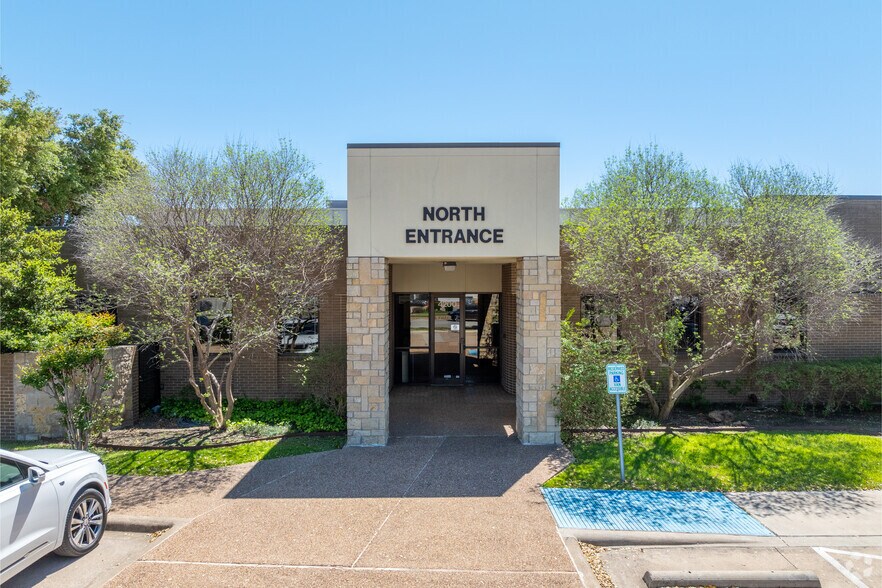 More Photos Of 4200 Bryant Irvin Rd, Benbrook Medical For Lease