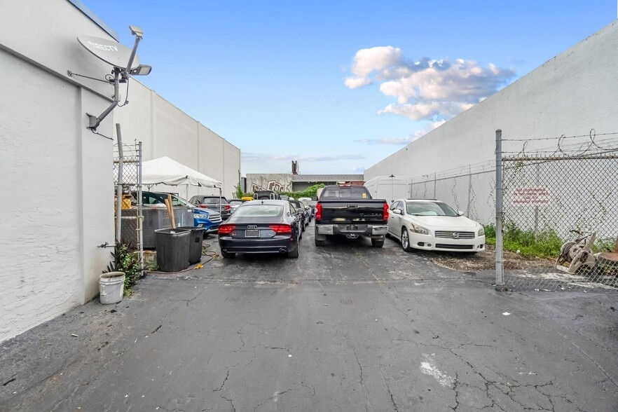 More Photos Of 2111 SW 31st Ave, Hallandale Beach Warehouse For Sale