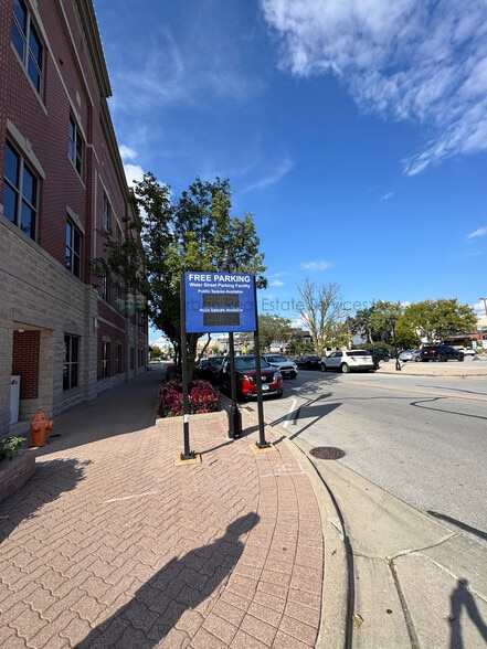 More Photos Of 301 S Main St, Naperville Unknown For Lease