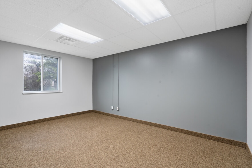 More Photos Of 34 Wright Ave, Auburn Truck Terminal For Sale