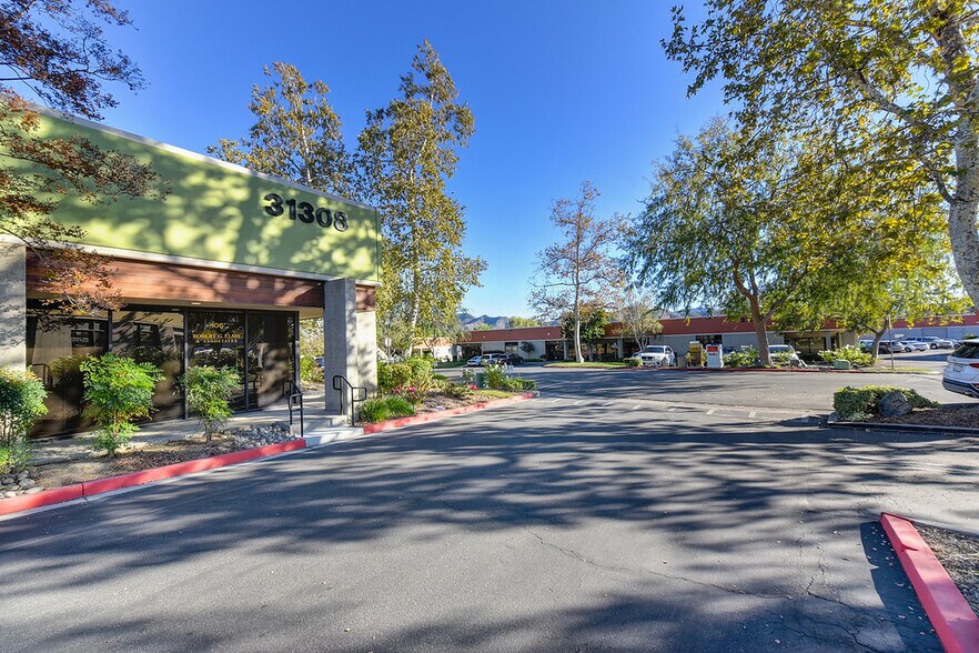 More Photos Of 31304-31348 Via Colinas, Westlake Village Unknown For Lease