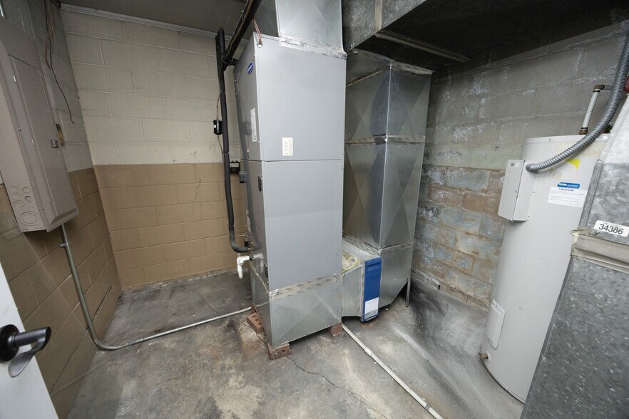 More Photos Of 43 Main W St, Yanceyville Office For Sale