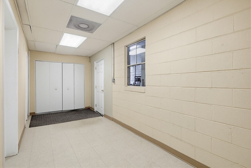 More Photos Of 1584 Deer Park Rd, Finksburg Warehouse For Lease